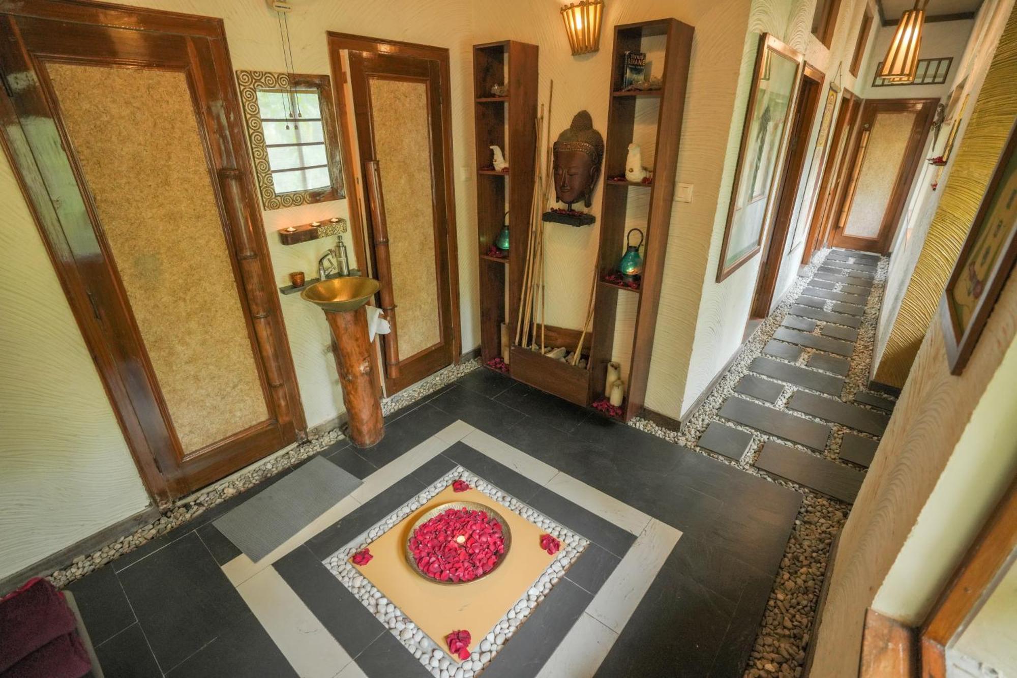 The Den Corbett Resort Chilkiya Range Exterior photo