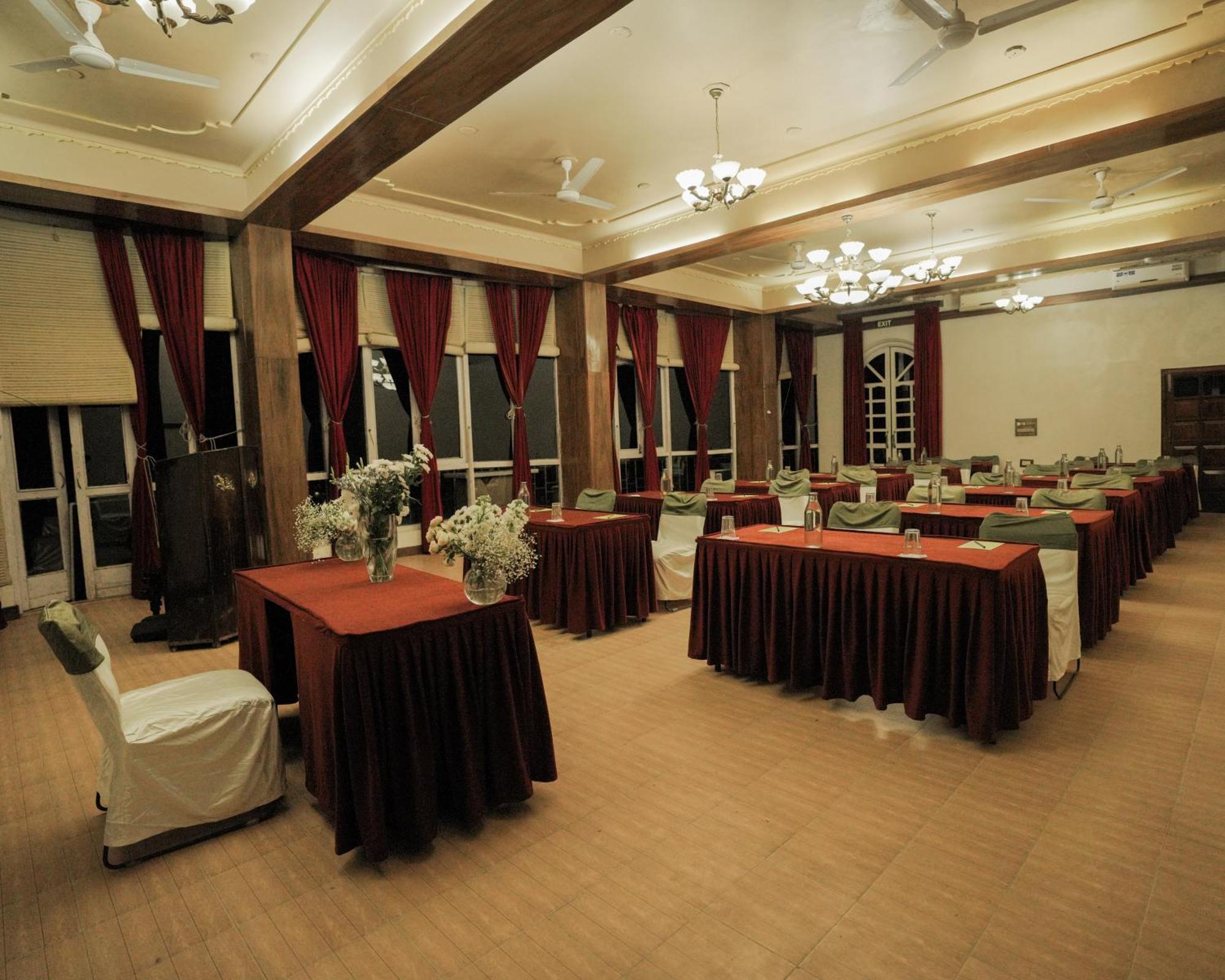 The Den Corbett Resort Chilkiya Range Exterior photo